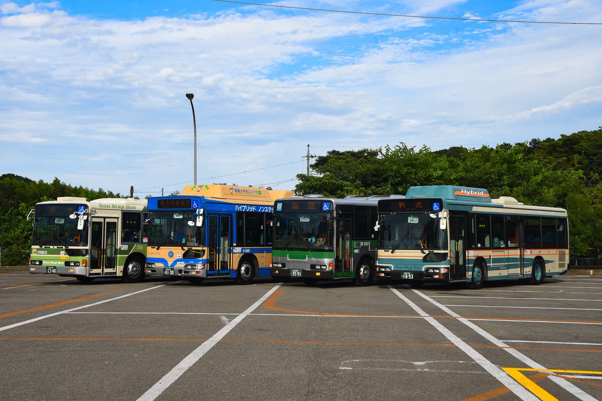 Non_StepBus's tweet photo. 2026.7.26(日)
相鉄バス1701 横浜200か23-40(PJ-MP37JK)
横浜市営バス4-3405 横浜200か41-30(LNG-HU8JLGP)
東急バスNI1283 横浜200か35-91(LKG-MP35FK)
西武バス1866 練馬230あ18-93(BJG-HU8JLFP)
※元A8-274→S-440 https://t.co/hnrgNCAV8m
