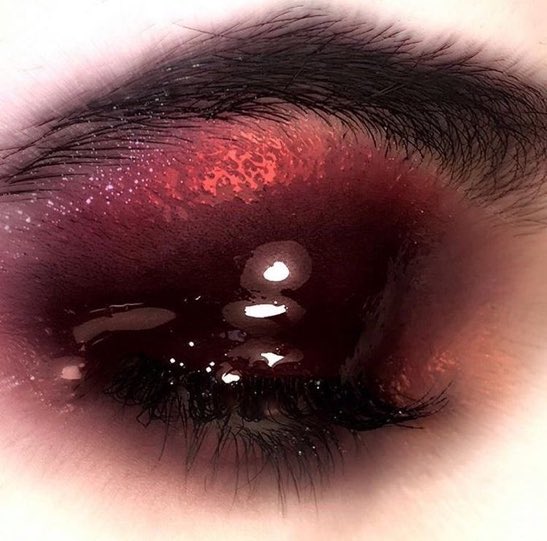 _littlethicket's tweet photo. glossy make up https://t.co/R8JMRHQy4n