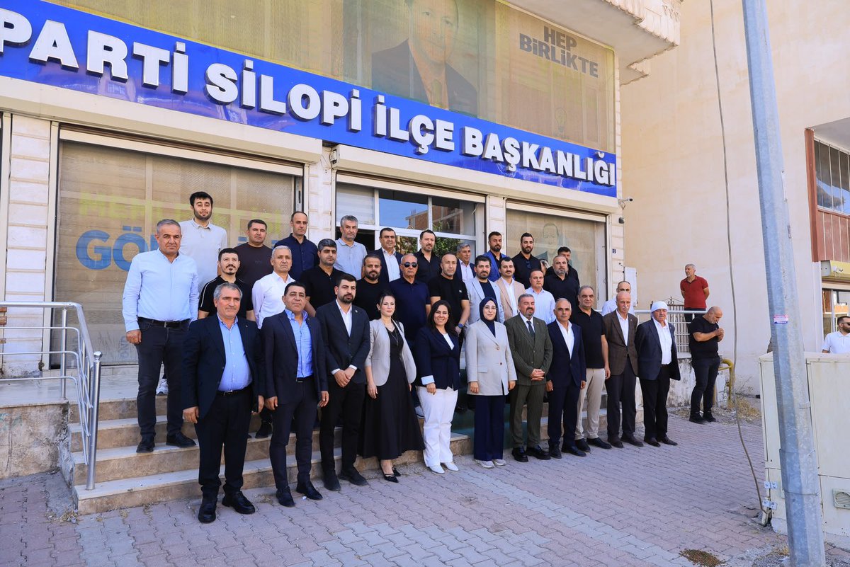 CYAZMAC's tweet photo. 📍Silopi | Türkiye Yüzyılı Buluşmaları 

Silopi’de teşkilatımızla bir araya geldik. İlçe Başkanlığımızda gerçekleştirdiğimiz istişare ve değerlendirme toplantısında çalışmalarımızı, sahadaki beklentileri ve önümüzdeki döneme ilişkin hedeflerimizi ele aldık.

İlçe Başkanımız Av. Rana Tellioğlu, İlçe Kadın Kolları Başkanımız Gönül Ürgen, İlçe Gençlik Kolları Başkanımız Nurullah Kunur, Başverimli Belde Belediye Başkanımız Medeni Tatar ve kıymetli teşkilat mensuplarımızla verimli bir buluşma gerçekleştirdik.

Cumhurbaşkanımız Sayın Recep Tayyip Erdoğan’ın liderliğinde kardeşlikle kenetlenen, istikrarla güçlenen Türkiye Yüzyılı’nı milletimizle omuz omuza inşa etmeye devam edeceğiz.

Birlik ve beraberlik içinde, milletimizle gönül bağımızı güçlendirerek çalışmaya devam edeceğiz. Silopi teşkilatımıza samimi ev sahiplikleri ve gayretleri için teşekkür ediyorum.

#TürkiyeYüzyılıBuluşmaları

@RTErdogan @Akparti @abuyukgumus @mustafademir @acarfaruka @tryybulusmalari @TelliogluRana @PartiSilopi @NurullahKunur @MedeniTatar @ak_silopi