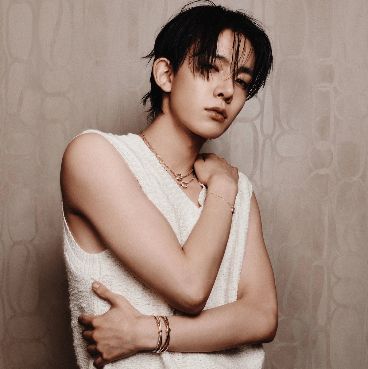 Genius_kor's tweet photo. #GeniusCharts | Three new songs debut on the daily K-R&amp;B chart in Genius Korea! 

“Noise” and “ Not Enough” by #EVAN (@h_evva_n) debut at #2 and #3 followed by “DADDY” by #JayPark (@JAYBUMAOM) at #4! https://t.co/G8g3gnrurs