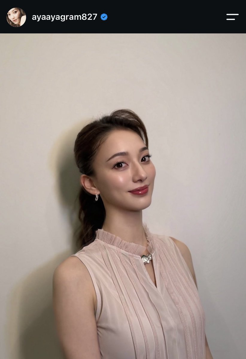 urstella_'s tweet photo. 絶対に非ヅカオタからも人気が出ると思うので、うちの夢白あや様を知ってほしい……！
今年宝塚を卒業した元雪組トップ娘役さん❄️
下級生の頃から華やかで、麗しく、男前な一面もあるクイーン🥀 存在が宝石💎 https://t.co/6RqKtWaCWo
