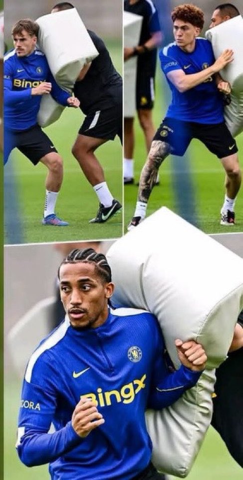 joash_naidoo's tweet photo. @footyinsider247 They train with rugby pads for the game, and then complain it’s not rugby 🤷‍♂️ https://t.co/aB8FAWPLkT
