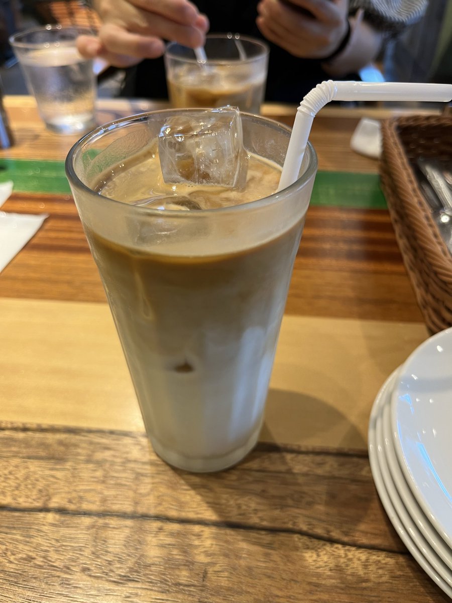 karamel3233's tweet photo. 友達とKONA'S COFFEのティラミスパンケーキ🥞ドリンクはカフェラテで！昨日は雨だったけど行ってきた！
#konascoffee
#ティラミスパンケーキ https://t.co/T1cLU0WR5H