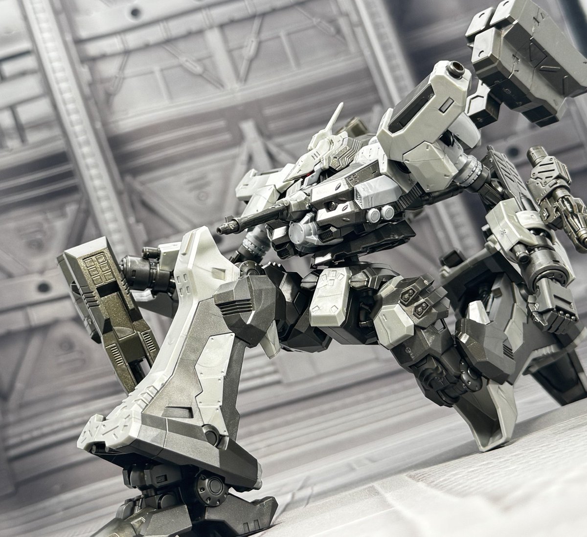 Kotobukiya_akb's tweet photo. 【コトブキヤ秋葉原館2階】
予約情報：2026年9月発売予定
『クレスト CR-C90U3』￥7,920(税込)

▲サンプル完成しました!!
復刻生産第一弾は「クレスト CR-C90U3」🐦‍⬛

当館のご予約で「特製パッケージアートアクリルブロック」をプレゼント✨

ぜひご予約ください！
＃アーマード・コア
＃ARMOREDCORE https://t.co/Bj61z3sM8o