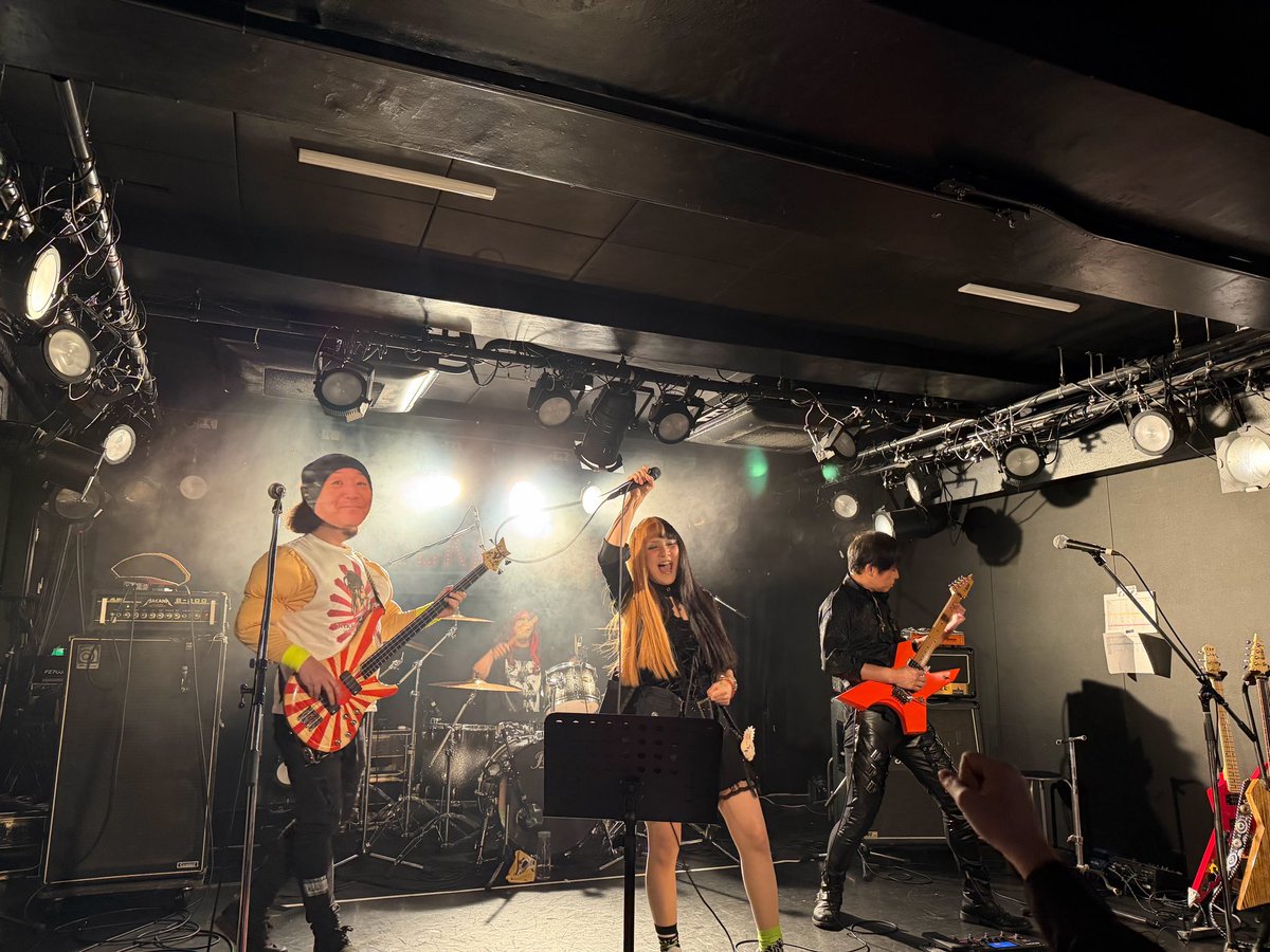 GolgolMiya's tweet photo. 鬼陽座メンバーで結成してる
・てっちゃん🎸⇔ベース
・Koheiベース⇔🎸
・🥁じゅにあ🍼
Demon-Evolution(as LOUDNESS)もよろしくお願い致します✨😆
#Heavier Than Hell
#LOUDNESSコピバン
最高すぎ😭 https://t.co/wS426Xn21Y