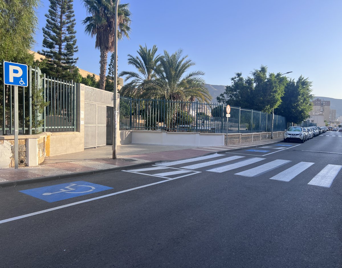 IESaguadulce's tweet photo. Queremos expresar nuestro más sincero agradecimiento al Ayuntamiento de Roquetas de Mar @roquetasdemar por la concesión de la nueva plaza de aparcamiento 🅿️  reservada para personas con movilidad reducida en los accesos a nuestro centro.👏✨

#RoquetasDeMar #Inclusión https://t.co/14bgbXHsNm