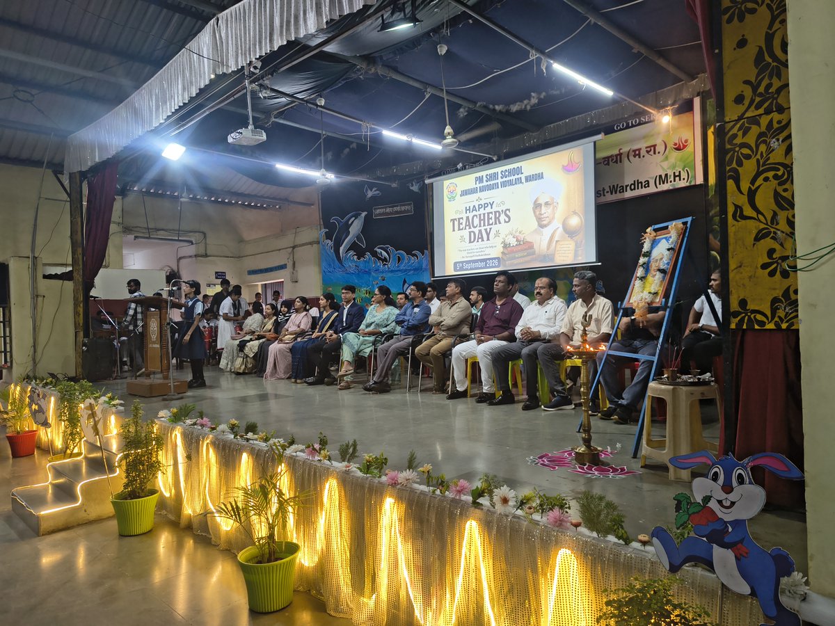 jnvwardha's tweet photo. On the occasion of **Teachers’ Day**, Jawahar Navodaya Vidyalaya, Wardha, celebrates the dedication, wisdom, and unwavering commitment of our wonderful teachers.#TeachersDay #HappyTeachersDay #JNVWardha #Navodaya #JawaharNavodayaVidyalaya #Teachersof𝕏 https://t.co/tgCIyHkfGf