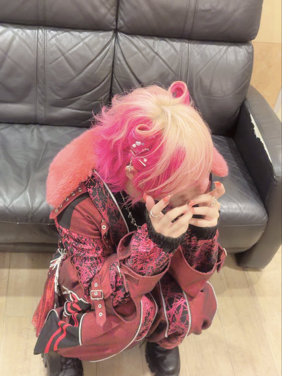 Coe_oo's tweet photo. 猫耳で猫爪のメンズアイドルだけど
なんか文句あんの？o̴̶̷̤ ̫ o̴̶̷̤💖✨️✨️ https://t.co/hv8S1yul3O