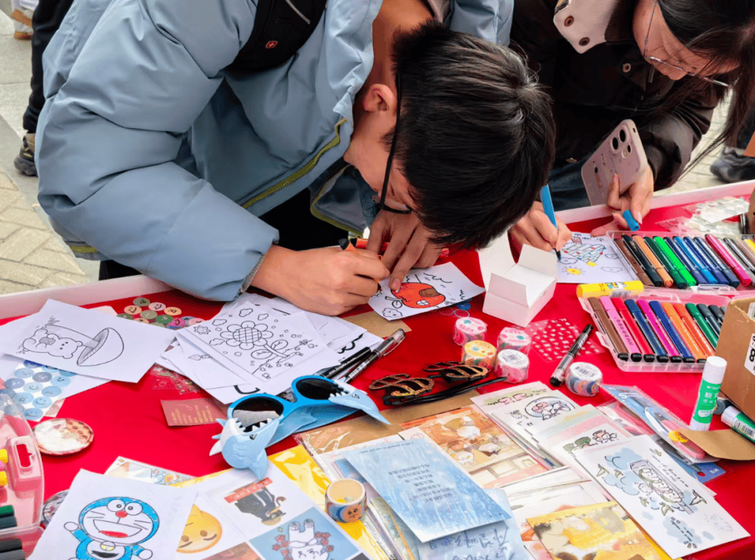 SandraFishy0n0's tweet photo. Calling all creative minds! Join our Art u0026 Design Workshop this Saturday (2 PM, Student Center) to make custom stickers u0026 postcards—free supplies, lots of fun! See you there! https://t.co/XRDWKeLA8M