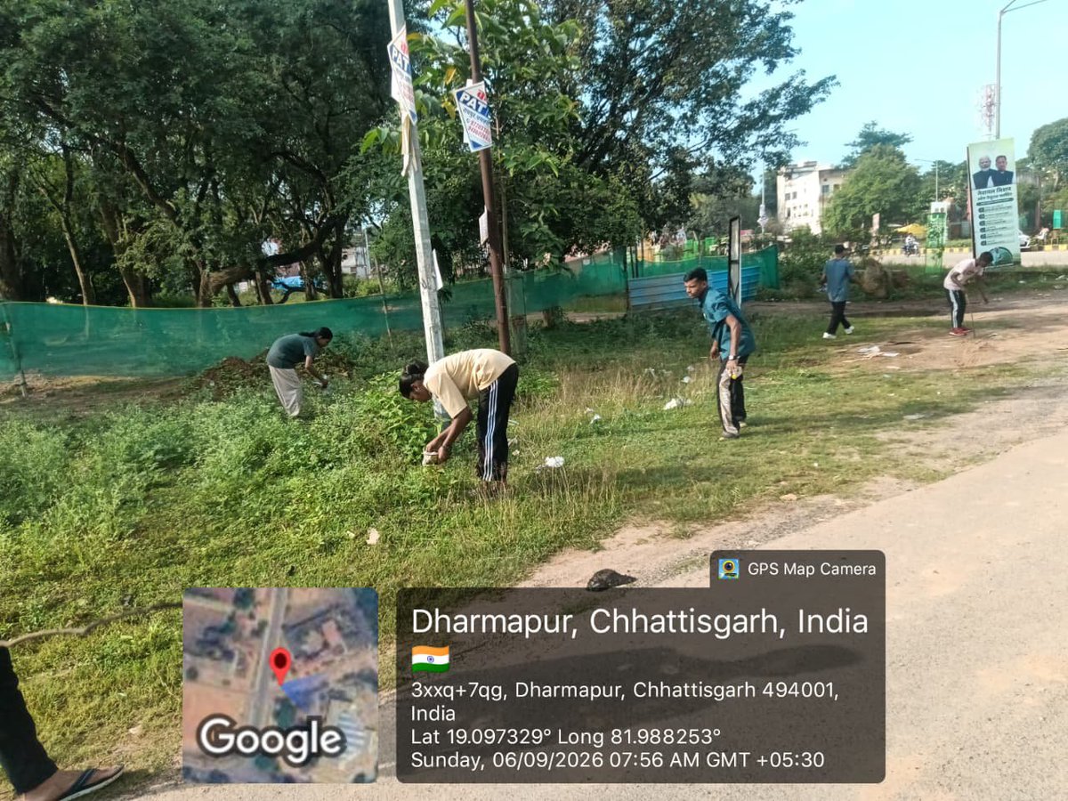 Kirti32514's tweet photo. 6/9/2026 महाविद्यालय,की राष्ट्रीय सेवा योजना (NSS) इकाई के स्वयंसेवकों द्वारा 
परिसर एवं आसपास के क्षेत्रों में विशेष स्वच्छता अभियान चलाया गया |और स्वयंसेवकों ने विशेष रूप से श्रमदान किया| #SwachhBharat #NSS #Jagdalpur #Bastar  #YouthPower #GreenBastar https://t.co/QSsjaNVZjZ