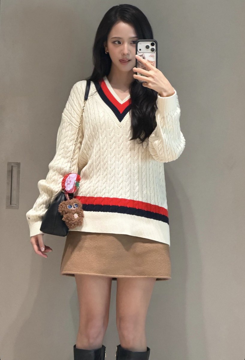 JISOODIOR_'s tweet photo. عسولييييي😋 https://t.co/aYM5CeZYVT