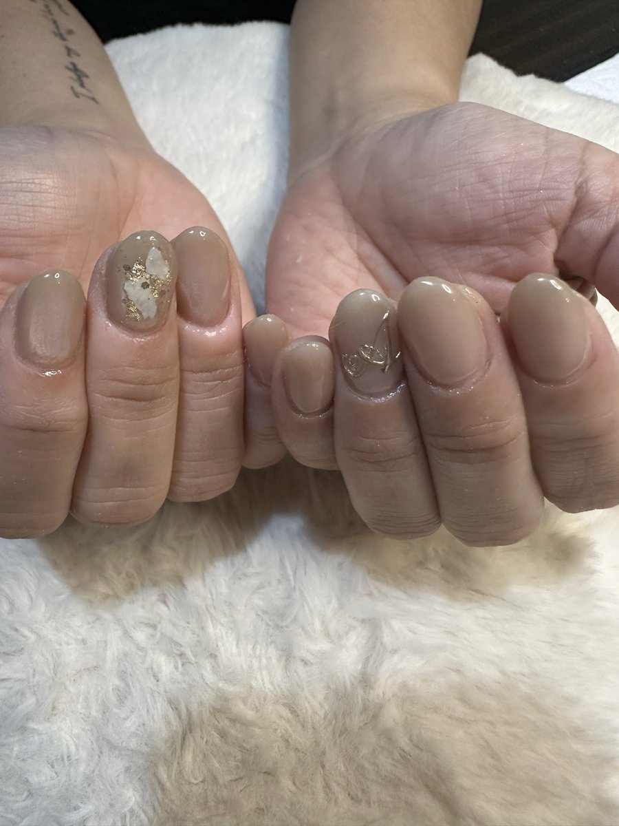 834_nail's tweet photo. 推し活ネイル
大好きな方のイニシャル【A】をミラーでいれました

京王堀之内ネイルサロン
オフ
アート2本
75分

#京王堀之内
#京王堀之内ネイル
#京王堀之内ネイルサロン
#南大沢ネイル
#多摩センターネイル https://t.co/HRNk0igAAL