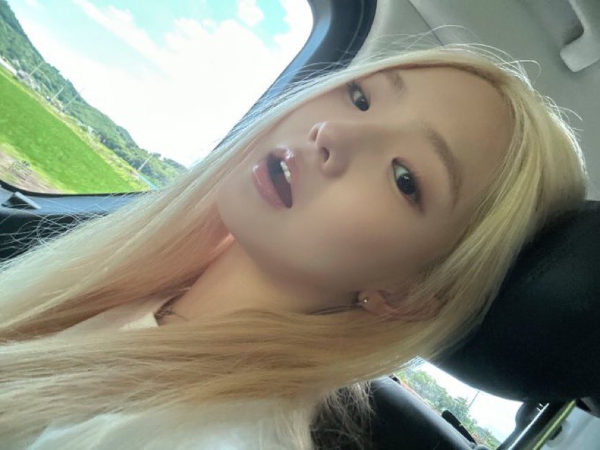 SEOHEEFRANCE's tweet photo. 📸 :: WVRS

#SEOHEE sur l’application !

#서희 #TUIDE #튜이드 https://t.co/bitcGT8EnZ