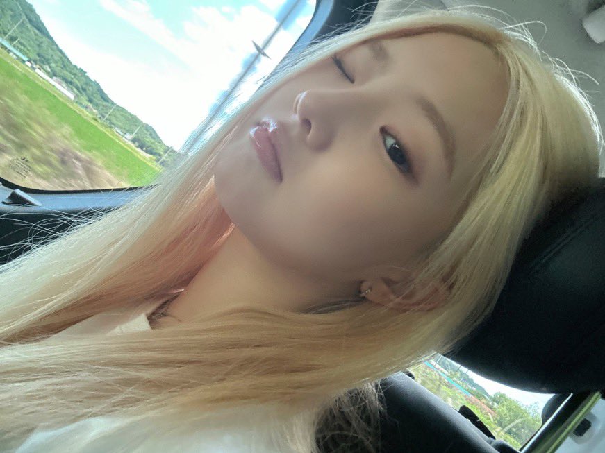 SEOHEEFRANCE's tweet photo. 📸 :: WVRS

#SEOHEE sur l’application !

#서희 #TUIDE #튜이드 https://t.co/bitcGT8EnZ