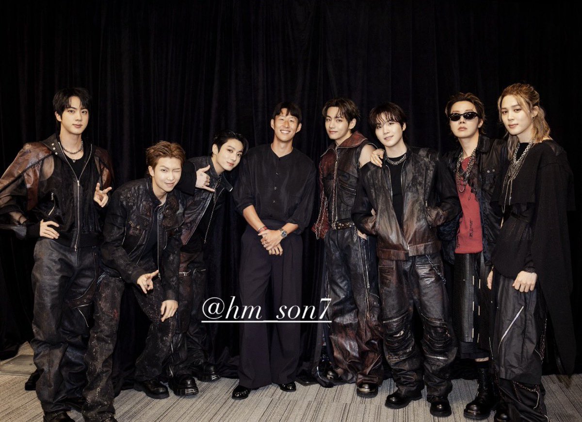 TheePopCore's tweet photo. South Korean football star Son Heung-min poses with BTS after attending their SOLD-OUT concert in Los Angeles. https://t.co/CBINVTjWQ5