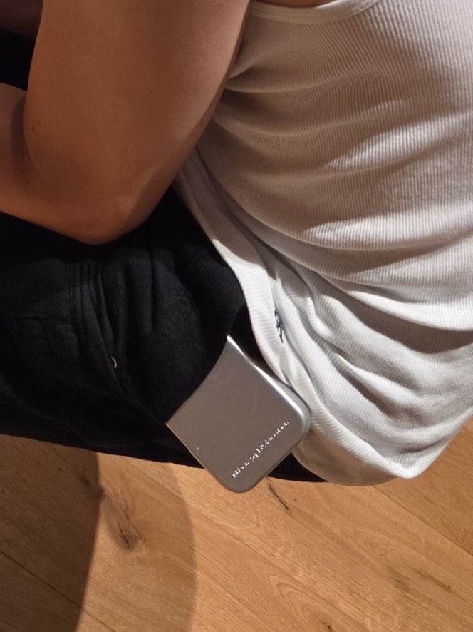 arirangrkive's tweet photo. please i just know his phone dropped here https://t.co/hbCf11xrwf