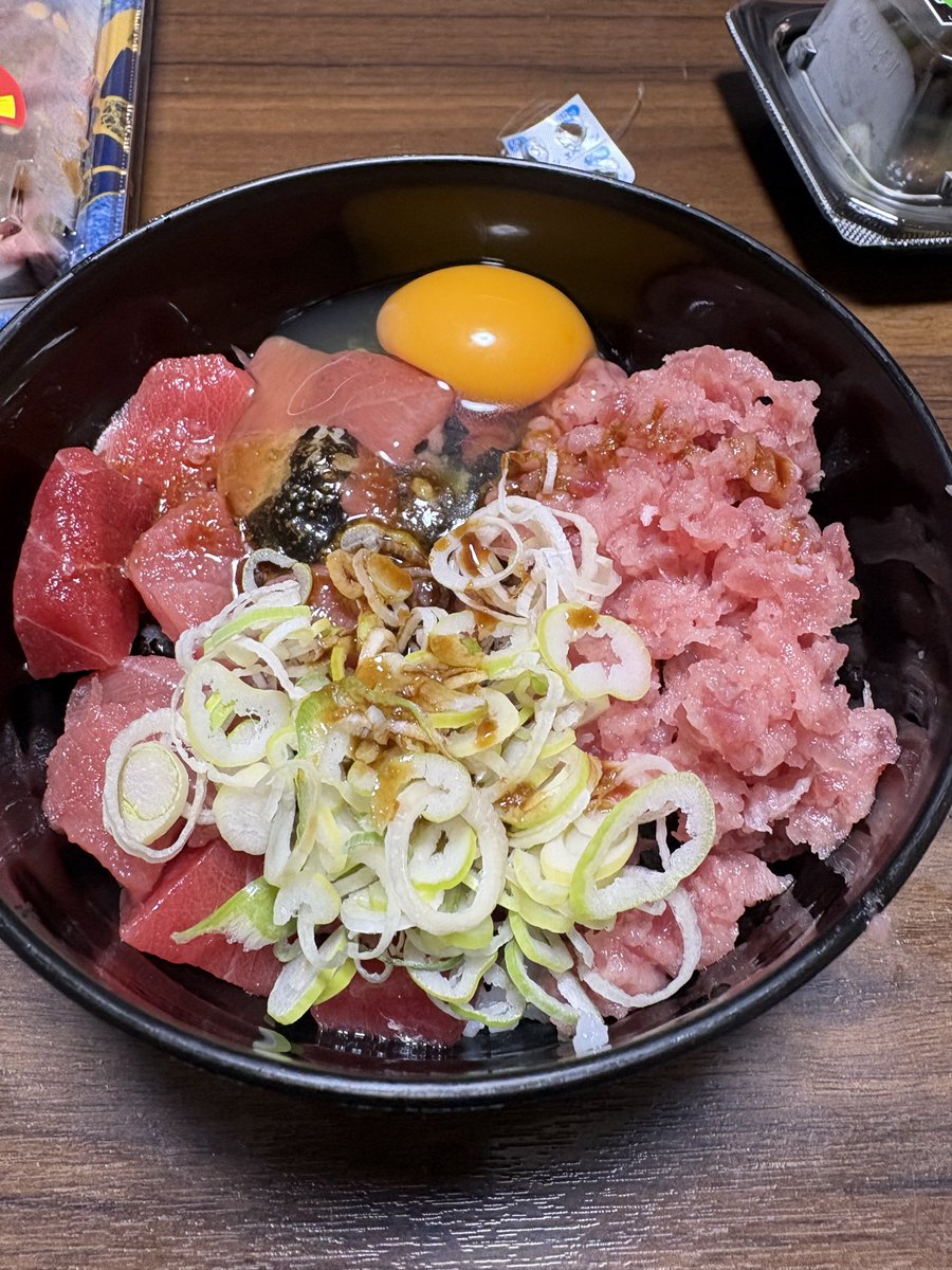 FukumaruV's tweet photo. #フクマルクッキング 

今日は美味しそうなマグロがお安くなってたのでマグロ丼 https://t.co/I2uEFnkWGX
