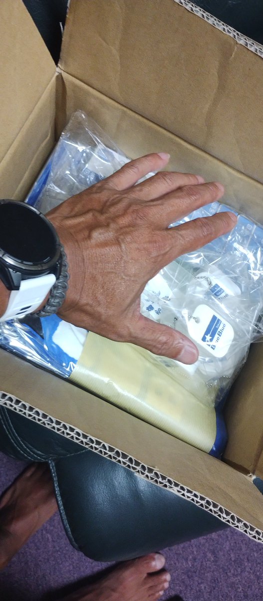 zennihonkft's tweet photo. 協賛一番はブルーブルー様。本日協賛品が届きました。
素晴らしい物が入っていて「これ入れてくるか！」と実行委員長本気で涙こぼしました。ブルーブルー様の心意気。選手皆さん応援に来る皆さん大会当日を楽しみにして下さい。これは実行委員長が直々にマイク握り説明します！ありがとうございます https://t.co/pX5PbE90ro