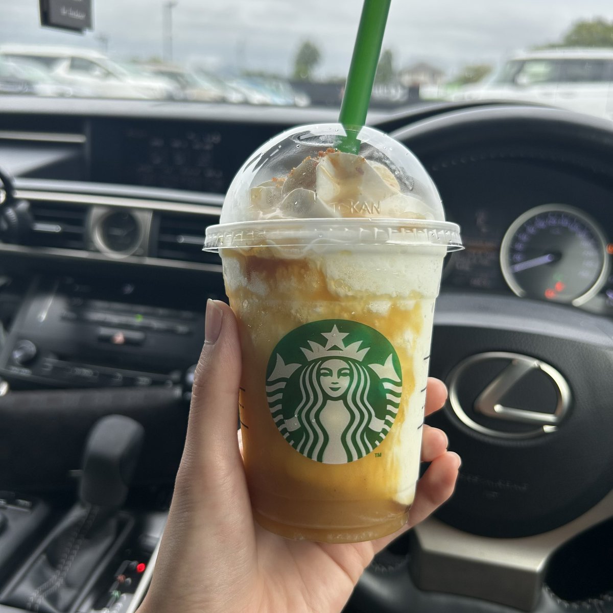 is_mn300h's tweet photo. スタバの新作飲んだにー🙌 https://t.co/Cn68QbxHo9