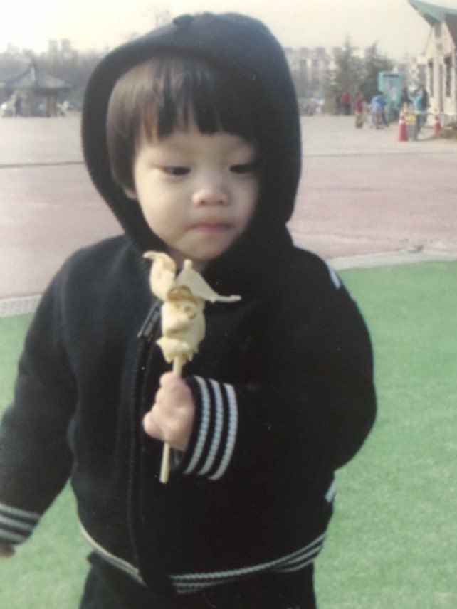 belovedwooo's tweet photo. ฮื่ออออตอนยังเป็นเด็กน้อยตัวกระเปี๊ยกคือน่ารักมากจริงๆ น่ารักมากๆๆๆๆๆ ชั้นอยากเลี้ยงฮีป้อนนมตบตุดเอ่เอ๋เข้านอนมาก😭🤲🏻🤲🏻🤲🏻🤲🏻 https://t.co/9vebPnCYJm