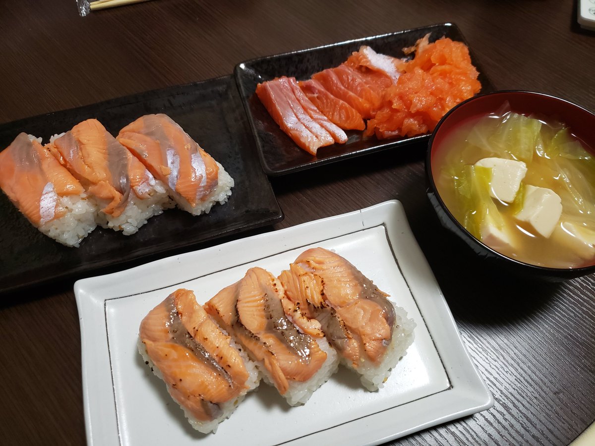 jyaga241011's tweet photo. 万料理じゃがロン亭

·べっぴんおとめサーモンの鱒寿司
·べっぴんおとめサーモンの刺身と中落ち
·豆腐とキャベツの味噌汁

マイトと小鱒は次回に…

#黒保根フィッシング
#べっぴんおとめサーモン
#ブランド鱒 https://t.co/8TNk6VCQW0