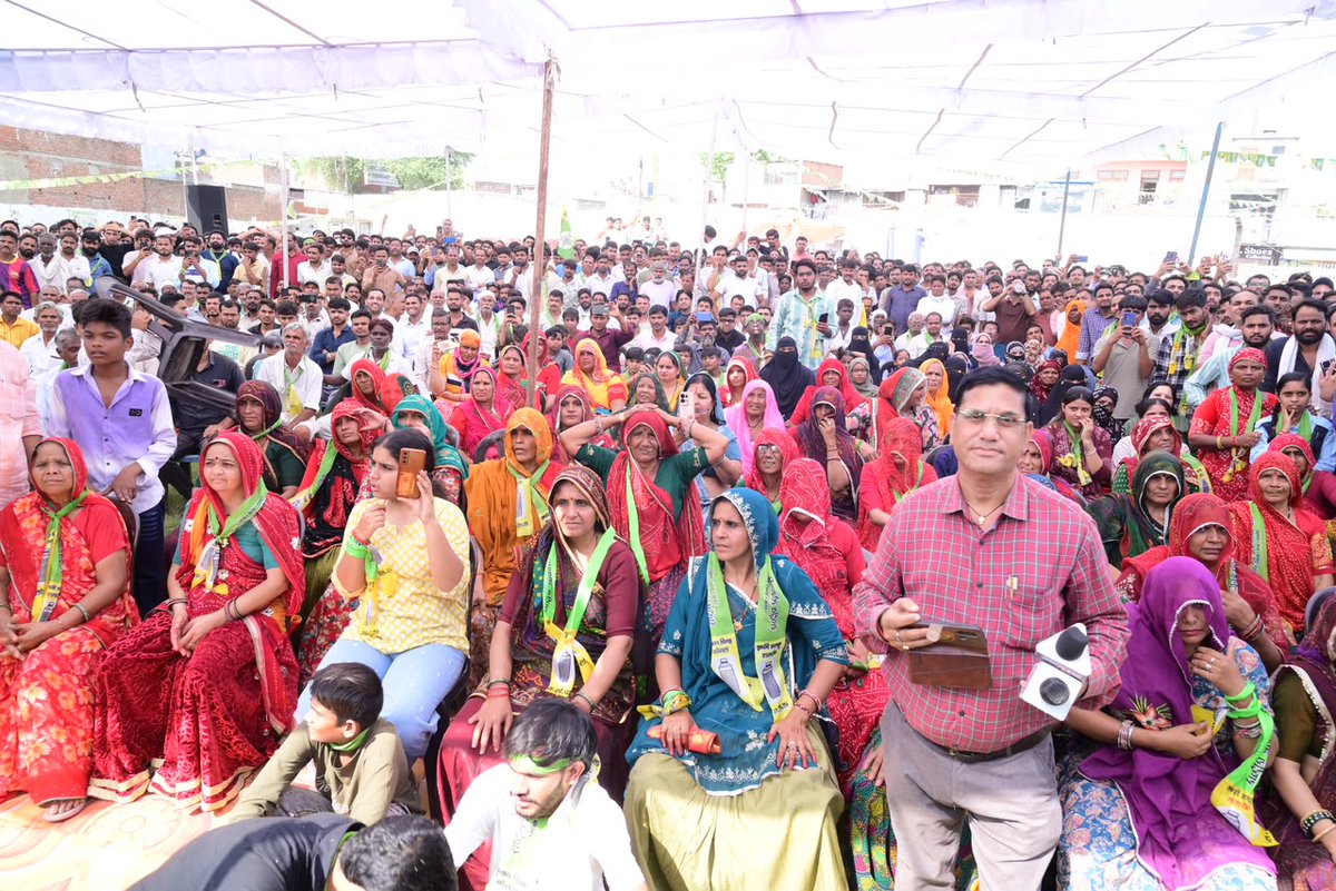 hanumanbeniwal's tweet photo. जयपुर नगर निगम के वार्ड नंबर 38 (भांकरोटा) से आरएलपी उम्मीदवार श्री हुकम सिंह के समर्थन में आयोजित जन-सभा में भाग लिया व बोतल के चिन्ह पर मतदान की अपील की |
#निकाय_चुनाव_2026 https://t.co/c2oJ8vdPdg