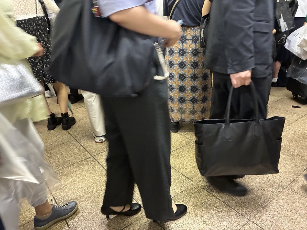 Masamiys's tweet photo. まだ名鉄もJRも構内が混雑。。。
いつ帰宅できるのか。。。
帰りたいー https://t.co/vhNEJbA5wf