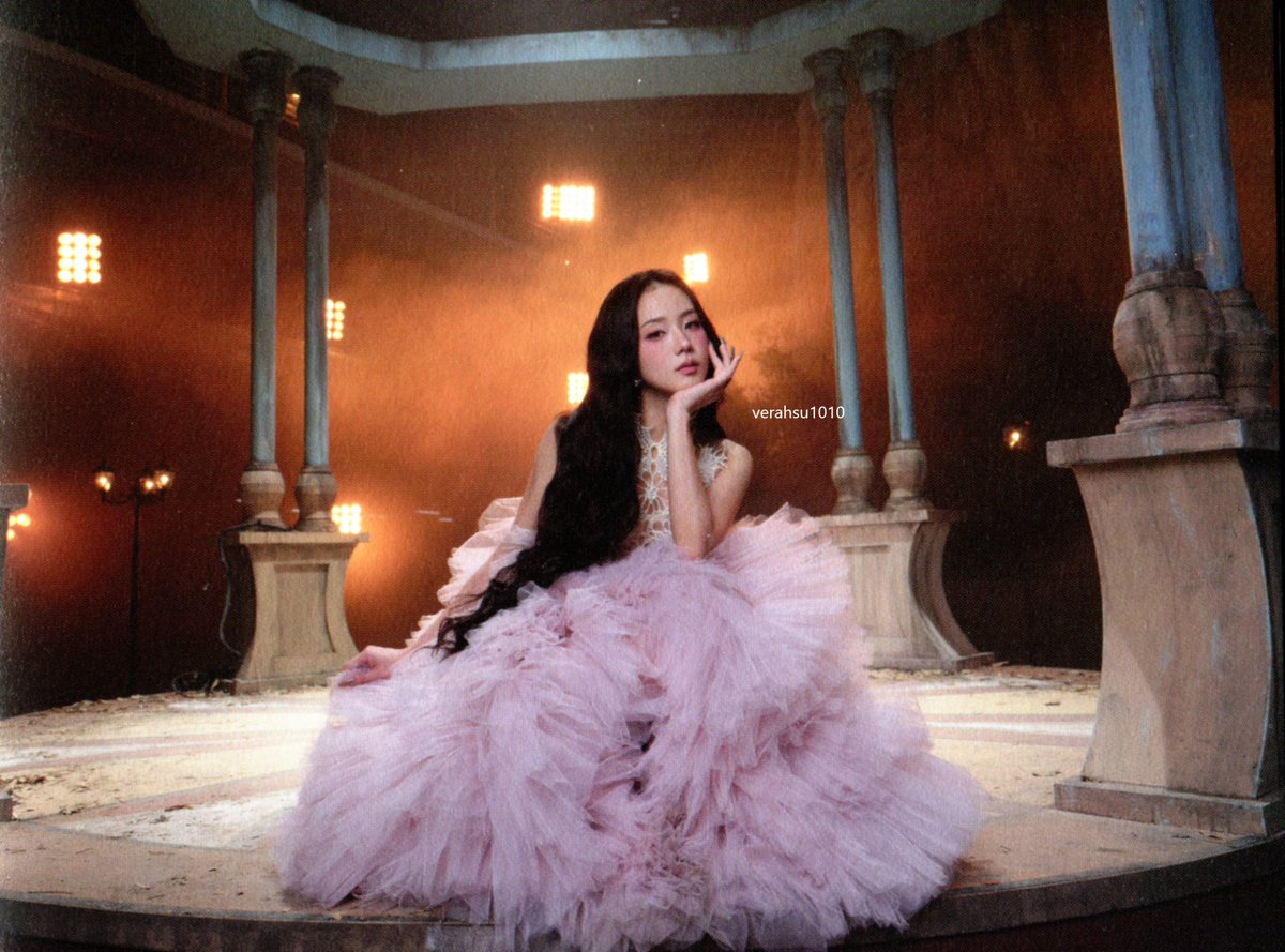 verahsu1010's tweet photo. (SCAN) JISOO "CLICK" Album (PHOTOBOOK VER.)

#BLACKPINK #블랙핑크 #JISOO #지수 #CLICK #JisooClick https://t.co/Y8bOStphTe