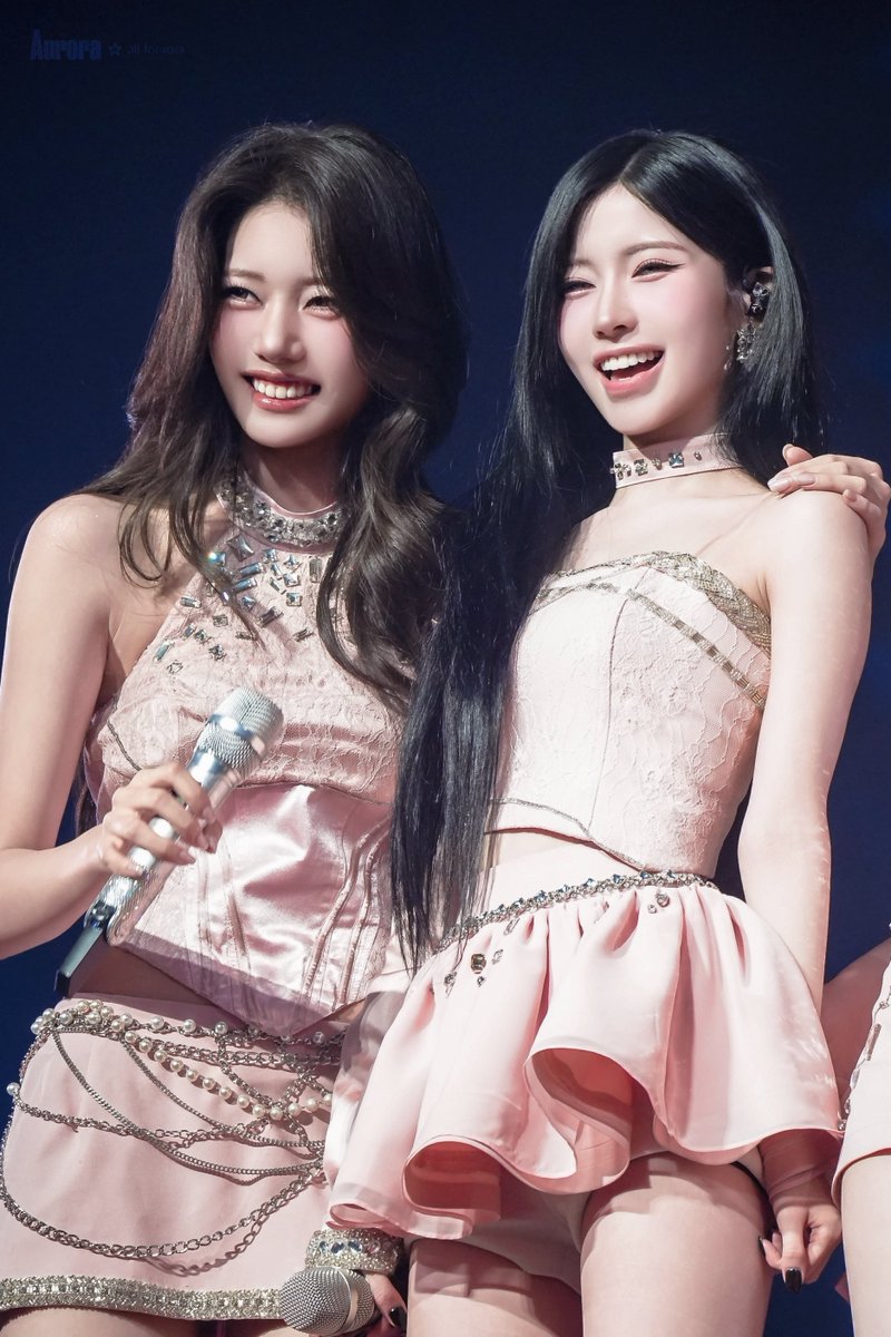 Aurora080814's tweet photo. #로라 #아사 #로라사 https://t.co/0I6aXiz6lF