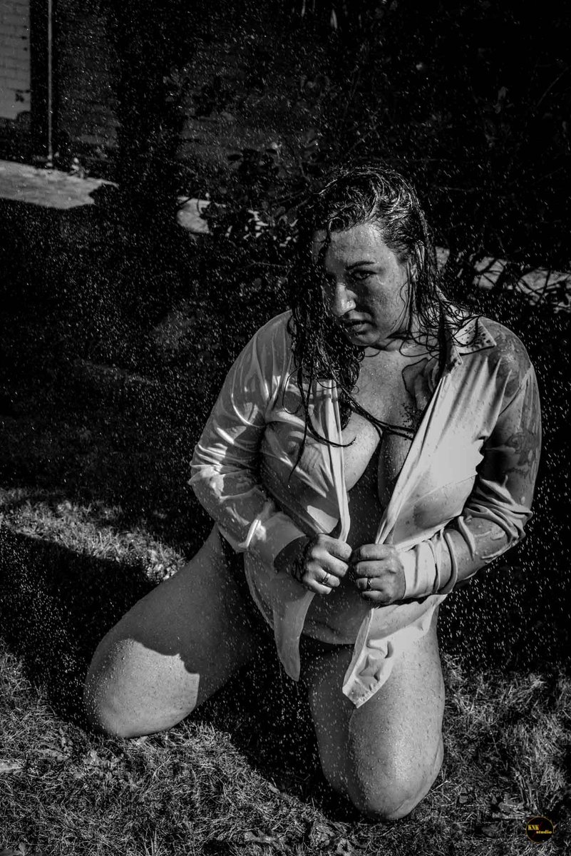 laurasinovaoff's tweet photo. Rain on my skin, fire in my eyes. ๐ฅ
Photographer: @knkstudioxxx
#blackandwhitephotography #belgianmodel #curvymodel #curvybabe #wetshirt https://t.co/GAzvIRog5T