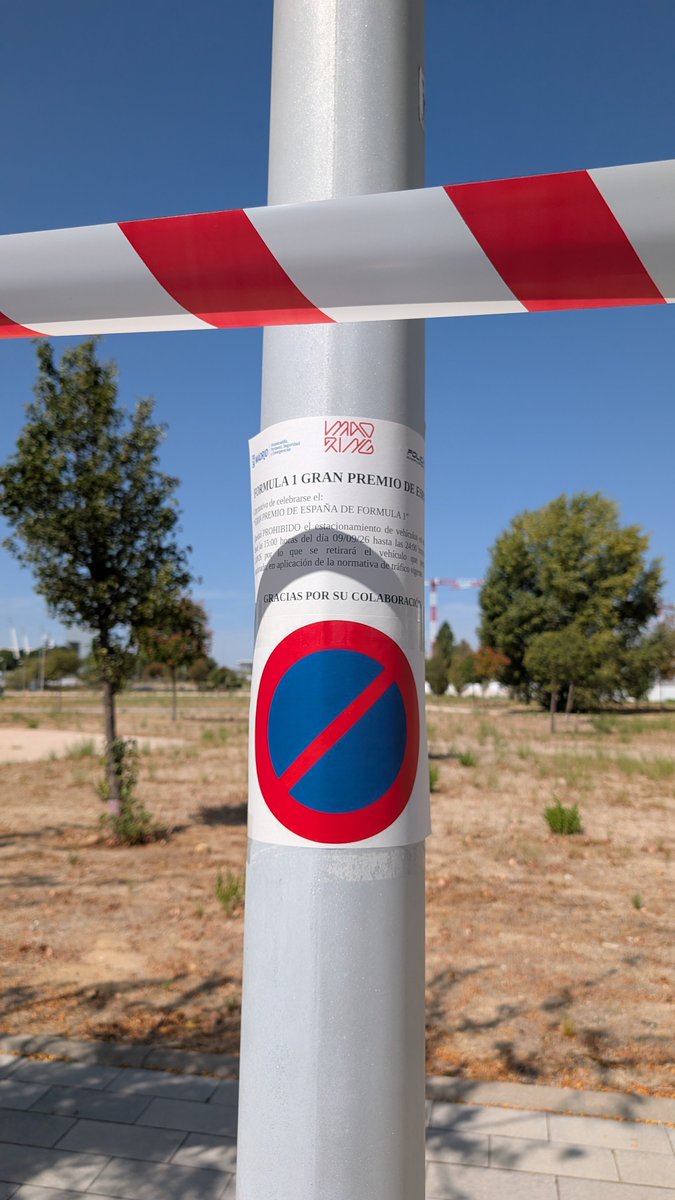 robinvaldebebas's tweet photo. Es alucinante que desde mañana en gran parte de #Valdebebas este prohibido aparcar. Lo de la F1 es un despropósito, no en el Bernabéu. Lo de este ayuntamiento y comunidad es de traca. Este barrio les va a dejar de votar... https://t.co/57i6mWwyAS
