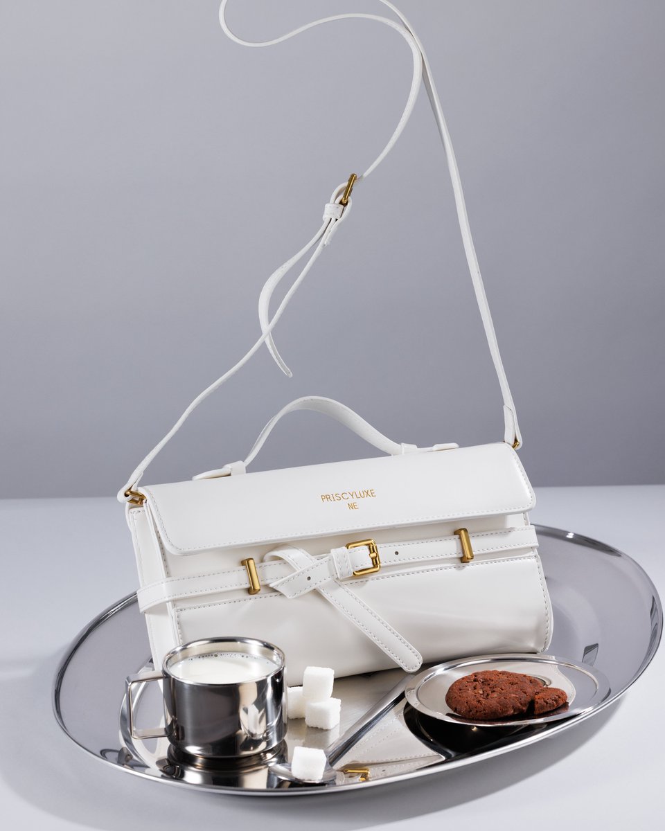 studioai_'s tweet photo. Product Photography for @priscyluxe NE Top Clutch Collection 🤍 https://t.co/MlvcYIL8sl