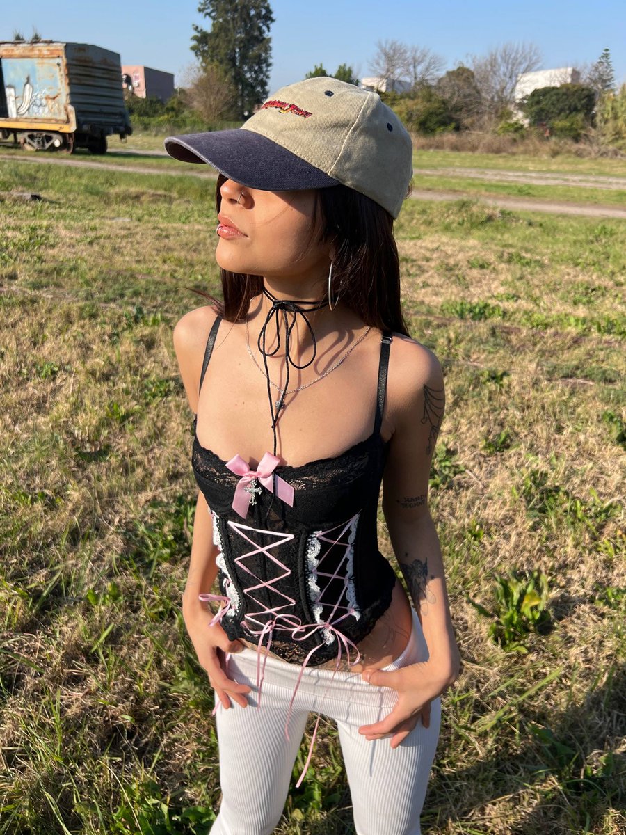 abywrightt's tweet photo. just enjoying the view…and maybe looking cute too. https://t.co/yRGgI9TOr2