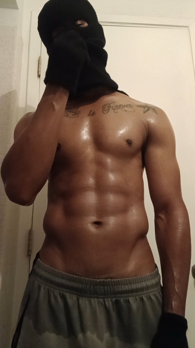 Tapoutkingx's tweet photo. Just finished working out and went for a run, this ski mask got me feeling myself🔥😋 what's yall thoughts on it? https://t.co/iNhwNMdQEs