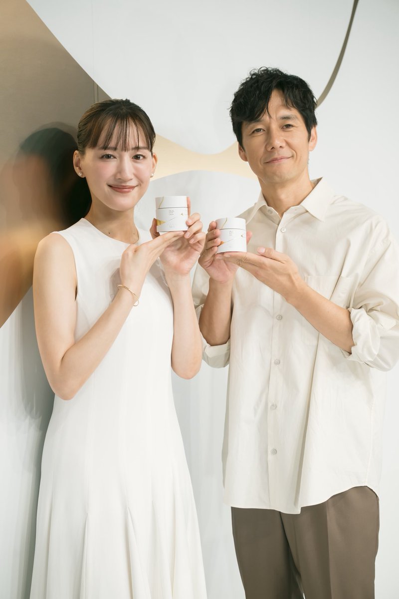 SKII_Japan's tweet photo. ・┈┈┈┈┈┈┈┈┈┈┈┈┈・ 
 本日、#LXP金継ぎ の記者会見に 
 #綾瀬はるか さんと 
 #西島秀俊 さんが登場✨ 
・┈┈┈┈┈┈┈┈┈┈┈┈┈・ 

新たにSK-II ブランドアンバサダーに
#西島秀俊 さんが就任✨✨

日本の伝統技法 #金継ぎ に着想を得た、SK-II最高峰ライン「LXP 金継ぎ 」。

記者会見では、これまで重ねてきた時間や経験、お二人が考える「美しさ」についてお話しいただきました⌛️

時がたつほどに、全方位に異次元の美しさへ。

#SKII #ピテラ