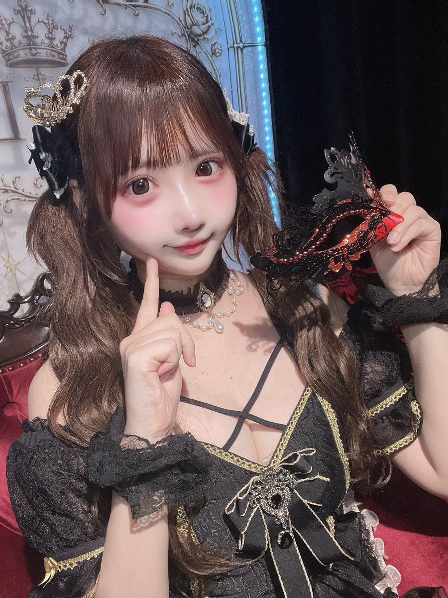 _emaneko's tweet photo. います♥いつもと違う衣装着た！どうかな^ᴗ ̫ ᴗ^♩
#コンカフェ嬢  #自撮り界隈 #地下アイドル https://t.co/ufeD0GbgxS