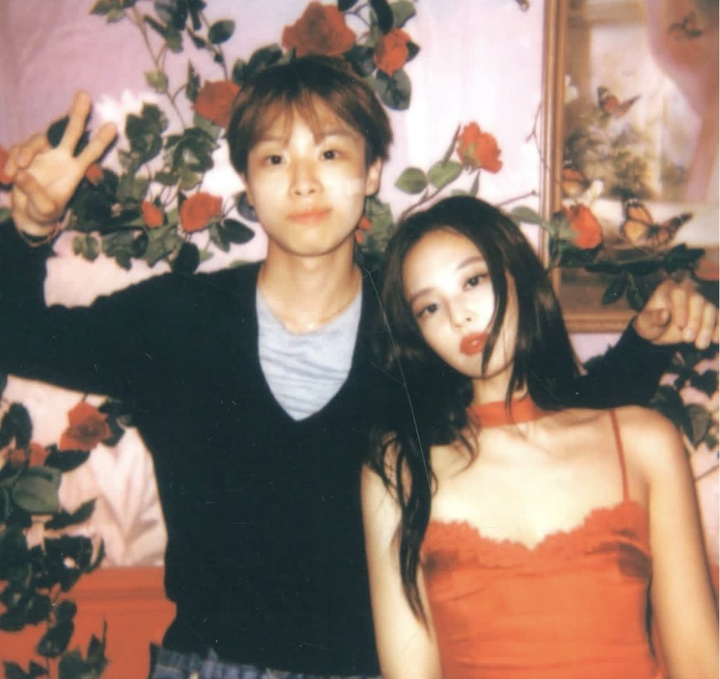hypebleasy's tweet photo. Tbh gue kagum banget sih sama SUNBURN,  director MV Fallen Angel. Umur masih 20 tahun tapi karyanya keren-keren, sampe diajak kerjasama Jennie. Mimpi gue https://t.co/zqFglDaEkf