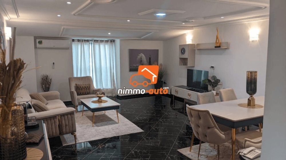 NimmoAuto's tweet photo. Découvrez notre magnifique studio meublé à Dragages, Yaoundé Centre, l'endroit idéal pour un séjour des plus agréables. Profitez d'un espace climatisé avec chambre, salon, cuisine et douche, complété par un groupe électrogène, un parking sécurisé et un gardiennage. Off… https://t.co/71QmOPHraW