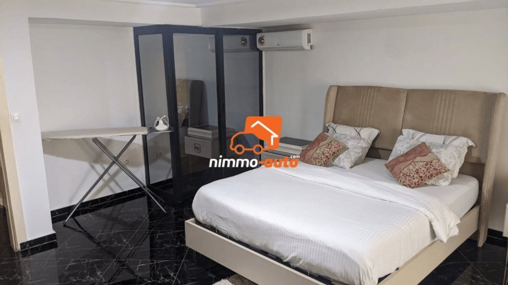 NimmoAuto's tweet photo. Découvrez notre magnifique studio meublé à Dragages, Yaoundé Centre, l'endroit idéal pour un séjour des plus agréables. Profitez d'un espace climatisé avec chambre, salon, cuisine et douche, complété par un groupe électrogène, un parking sécurisé et un gardiennage. Off… https://t.co/71QmOPHraW
