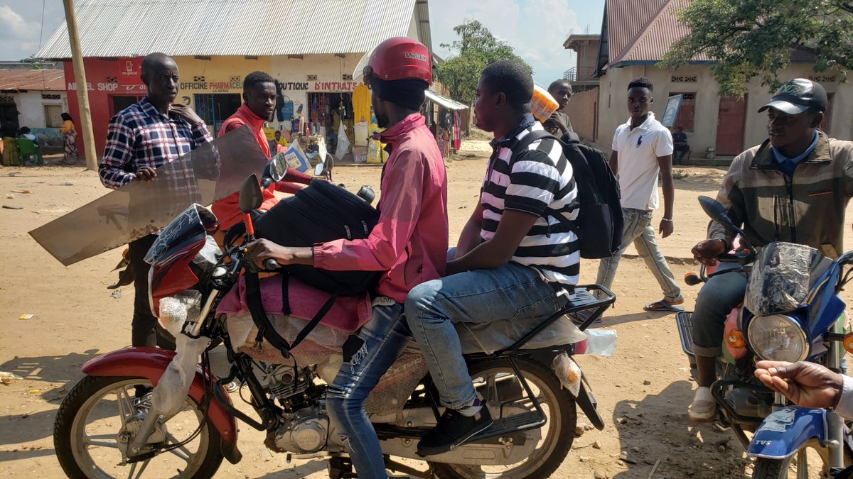 JustinNkumbarhi's tweet photo. Bonjour #Uvira!
Quelle est votre expérience actuellement sur la route Bukavu-Uvira en passant par #Ngomo, #Kamanyola et toute la plaine de la Ruzizi jusqu'à Uvira?
Entre temps naenda kula mukeke ya baridi, ni jipe pole! https://t.co/TntqPHc8zL