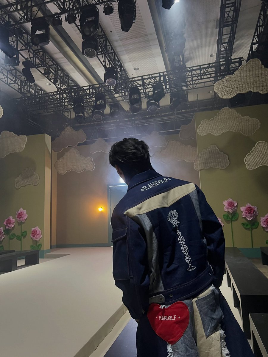Legendngernnn's tweet photo. 🗓️ 08.09.26
 IGP [ ngernnn ]

หล่อครับ เท่ครับ น่ารักครับ เหมาะสมครับ🫣

NGERNOAT AT MNLFW 2026
#MNLFashionWeek2026

@legendngern @oattrttt
#ngernnn #oattrttt 
#เงินโอ๊ต #NgernOat https://t.co/Rt2nCoDcuW