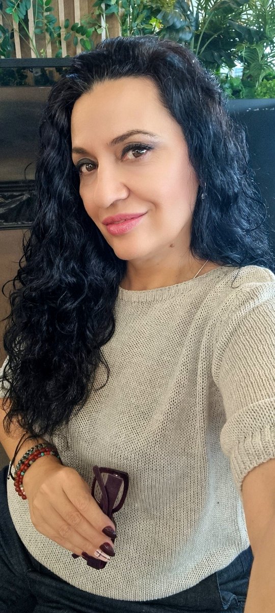 MistressLuna_'s tweet photo. I'm in airport! Guess where I'm flying? https://t.co/cJwK9CDl6O