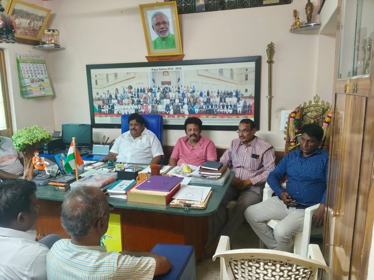 KPRamalingamMP's tweet photo. பாரதபிரதமர் மோடி அவர்களின் பிறந்தநாள் விழாவை மிகச்சிறப்பாக கொண்டாட   இராசிபுரம் நகர நிர்வாகிகள் நகர பாஜக தலைவர் வேல்முருகன் ஏற்பாட்டில் எனது இல்லத்தில் நடைபெற்று விழாபொறுப்பாளர்களாக 27 வார்டுகளுக்கும் நியமித்து விழாவை சிறப்பாக நடத்துவது என முடிவெடுத்தோம் , மகழ்ச்சி https://t.co/0gpori6Pm7