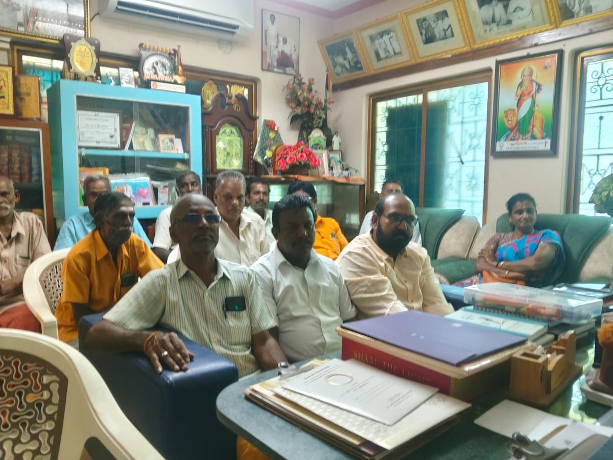 KPRamalingamMP's tweet photo. பாரதபிரதமர் மோடி அவர்களின் பிறந்தநாள் விழாவை மிகச்சிறப்பாக கொண்டாட   இராசிபுரம் நகர நிர்வாகிகள் நகர பாஜக தலைவர் வேல்முருகன் ஏற்பாட்டில் எனது இல்லத்தில் நடைபெற்று விழாபொறுப்பாளர்களாக 27 வார்டுகளுக்கும் நியமித்து விழாவை சிறப்பாக நடத்துவது என முடிவெடுத்தோம் , மகழ்ச்சி https://t.co/0gpori6Pm7