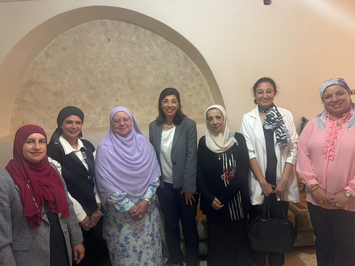 favot17616's tweet photo. واصلت السفيرة دينا الصيحي، المدير التنفيذي لصندوق مساعدة ضحايا الاتجار بالبشر، جولتها بمحافظة دمياط، في يومها الثاني، بزيارة فرع المجلس القومي للمرأة بالمحافظة، في إطار تعزيز التواصل مع الجهات والمؤسسات المعنية بملفات الحماية والتوعية والوقاية من جرائم الاتجار بالبشر. https://t.co/y66R3KqTnL