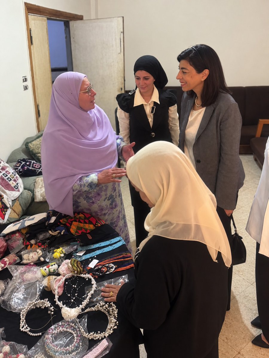favot17616's tweet photo. واصلت السفيرة دينا الصيحي، المدير التنفيذي لصندوق مساعدة ضحايا الاتجار بالبشر، جولتها بمحافظة دمياط، في يومها الثاني، بزيارة فرع المجلس القومي للمرأة بالمحافظة، في إطار تعزيز التواصل مع الجهات والمؤسسات المعنية بملفات الحماية والتوعية والوقاية من جرائم الاتجار بالبشر. https://t.co/y66R3KqTnL