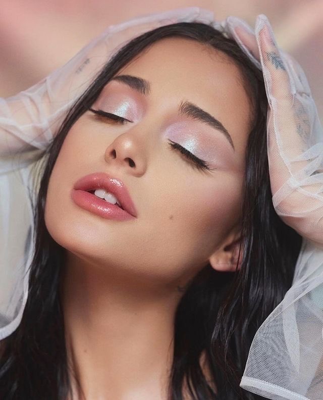 Prettyjulavenue's tweet photo. Ariana is so stunning https://t.co/aArGGEFexg