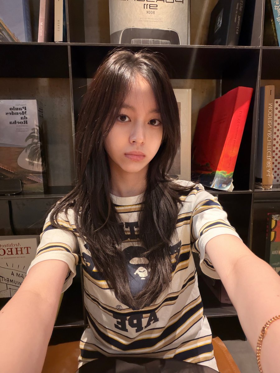 jihu07_'s tweet photo. 260908 #박지후 인스타그램 

셀카 연습 ••• 😅🙄

👩🏻 : 미니 취청오이 닮았다. 🤔

🔗 https://t.co/nDCJ2qHrfF https://t.co/Fzzyxw6y1s