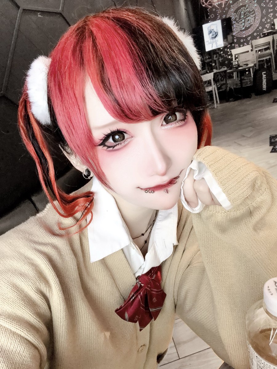 SKAlice_anzu's tweet photo. どっちのあんずと青春する？🌸 https://t.co/ggAh4VPmMt