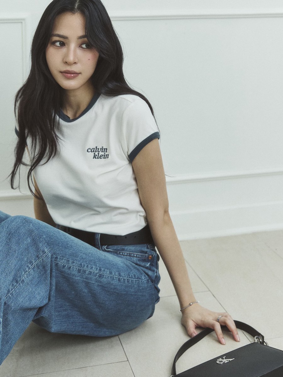 ELLEThailand's tweet photo. สวยสนั่น! แอร์พอร์ตลุคของ หลิงหลิง คอง @linglingsirilak ในการออกเดินทางสู่มหานครนิวยอร์ก เพื่อร่วมชม Calvin Klein Collection Spring 27 Runway Show ในวันที่ 12 ก.ย. 69 เวลา 02.00 น. ตามเวลาประเทศไทย 

#ELLEThailand
#calvinklein 
#LinglingKwong‌ https://t.co/deR4MCYcQ5